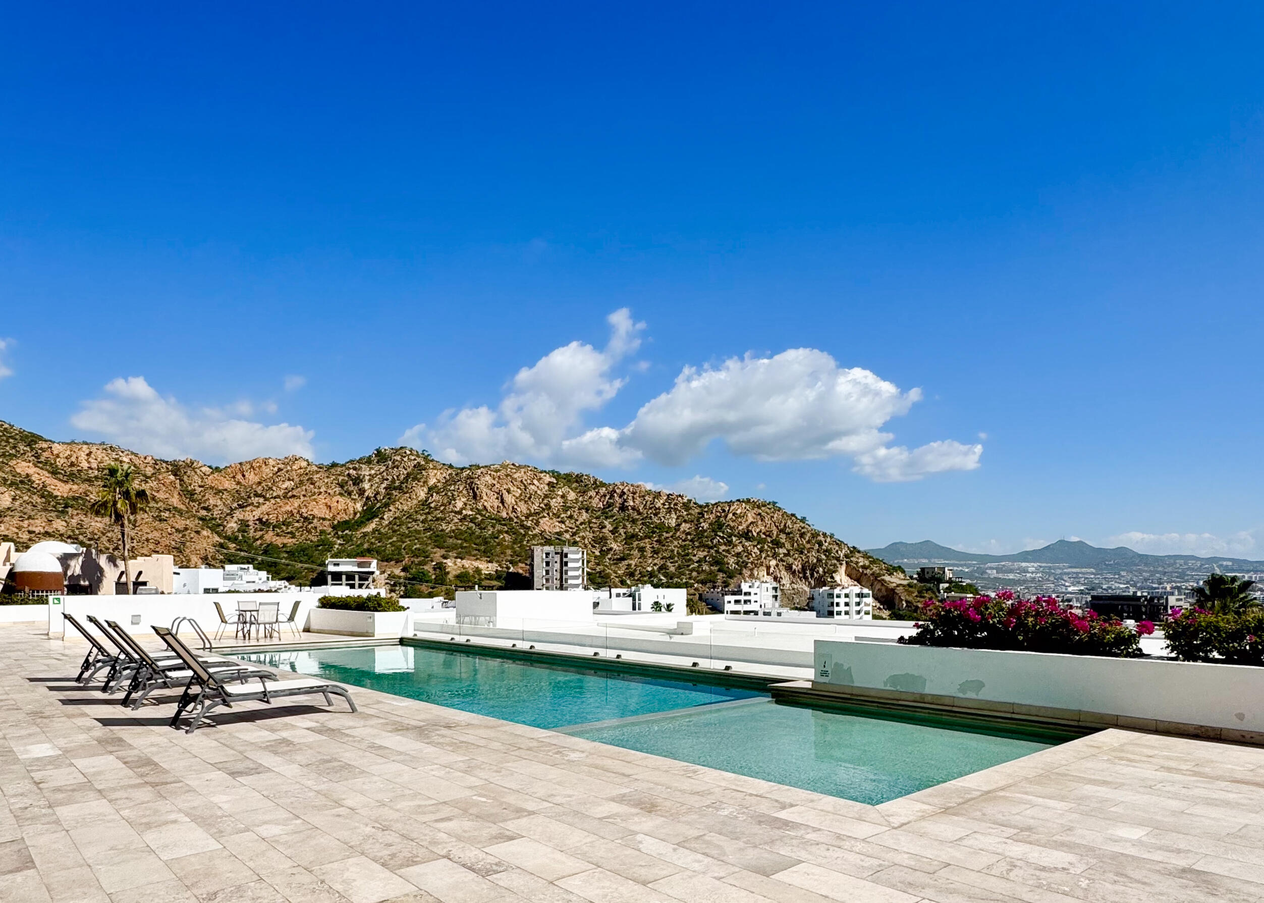 Los Cabos Amaterra Corner unit- Amaterra 304 D - is ideally located just 350 meters from Medano Beach, within the Amaterra Phase 2 building. This condo features 2 bedrooms and 2 full bathrooms, and is offered fully furnished and equipped, with one assigned parking space.It's a great option whether you're looking for a comfortable place to live or a property with rental potential. Residents enjoy access to a shared rooftop with a pool and beautiful – 1065 Libertad, Cabo San Lucas, BS