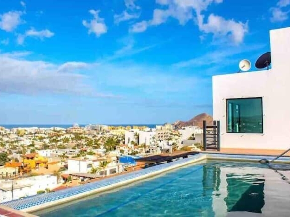 Los Cabos Centro Welcome to Morgan Residences, just a 10-minute walk to the beach in lively Marina. This 3-bedroom penthouse offers an incredible opportunity for flexible living and income generation. The spacious layout can easily convert into a 2-bedroom plus studio or a 1-bedroom with two studios, maximizing rental potential. Enjoy a huge terrace for entertaining, with city and ocean – 1921 octubre, Cabo San Lucas, BS