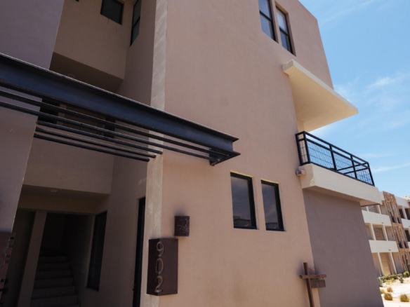 Los Cabos Camino Del Mar Beautiful Townhome - This Townhome in Camino del Mar, El Tezal, offers unmatched value. Enjoy modern interiors, a rooftop terrace with iconic – Camino Del Mar, Cabo Corridor, BS