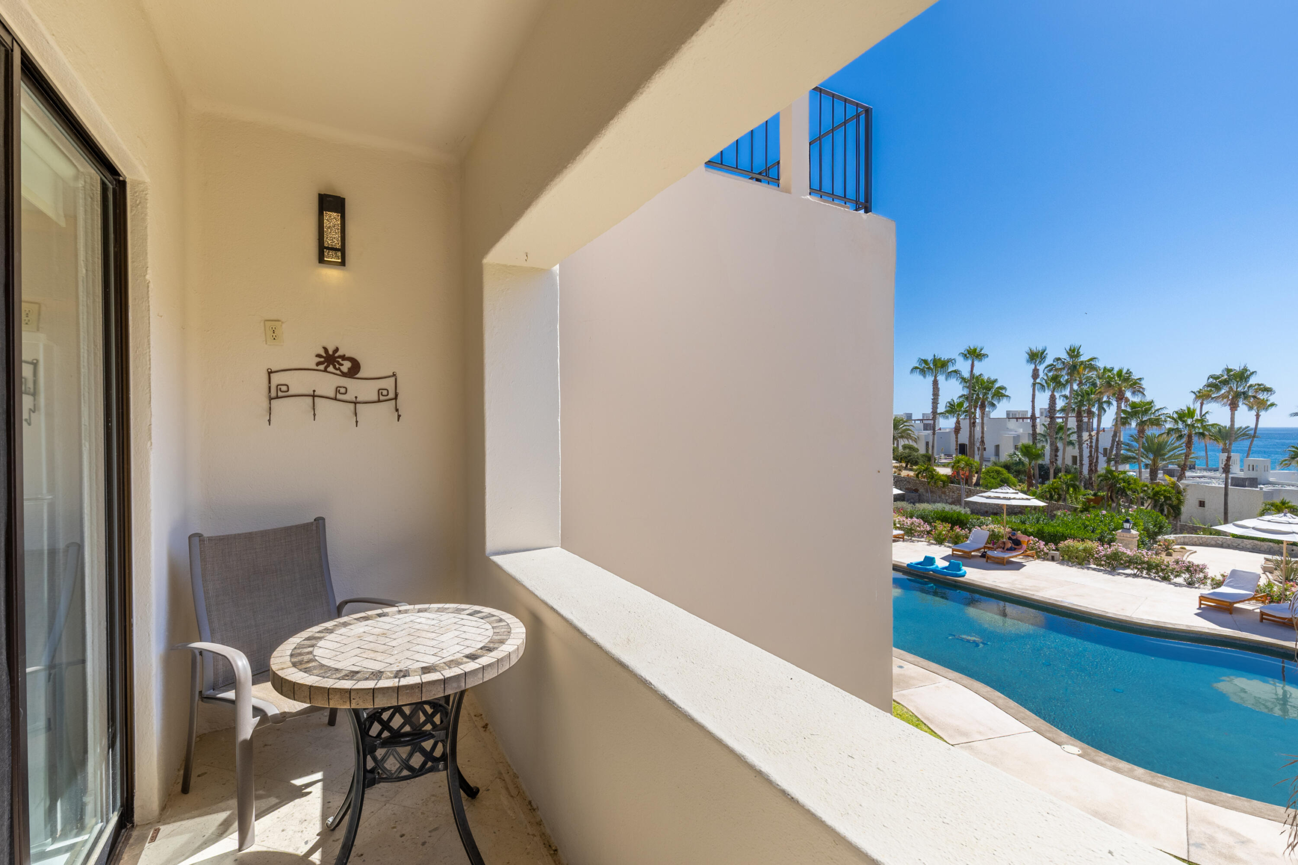 Los Cabos Mistiq Los Cabos Discover MISTIQ Los Cabos, an exclusive residential development in the desirable Cabo Corridor. This beautifully designed residence offers 158 m² of living space with 2 bedrooms and 2.5 bathrooms, featuring a layout that maximizes natural light and indoor-outdoor living. The unit is fully furnished and equipped, ready to enjoy. Residents of MISTIQ Los Cabos enjoy resort-style amenities, elegant common areas, and a prime location just minutes from beaches, golf courses, restaurants, and the Marina of Cabo San Lucas. for sale