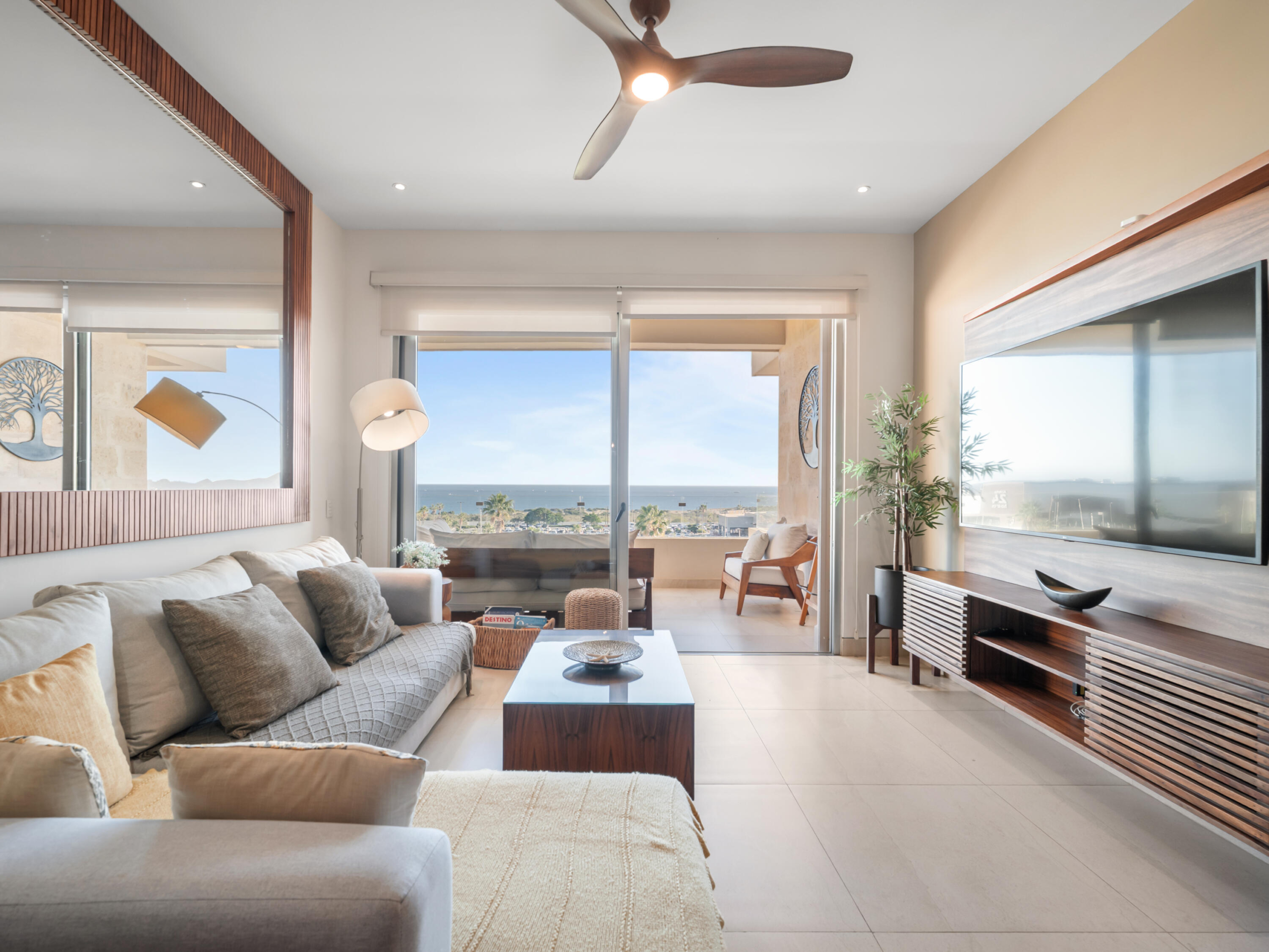 Los Cabos Tramonti Paradiso Great three-bedroom penthouse condo located in beautiful Tramonti ParadisoLos Cabos. This exceptional property offers breathtaking panoramic ocean for sale
