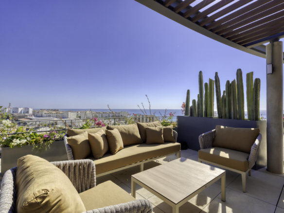 Los Cabos Punto Nima Experience luxury coastal living in this stunning, turnkey two-bedroom, two-bathroom penthouse, ideally situated in the heart of San José del Cabo. This contemporary residence combines elegant design with comfort and convenience, offering a perfect retreat for those seeking a refined lifestyle in one of Baja California's most vibrant destinations.The spacious open-concept layout is filled with natural light and features high-end finishes throughout. The highlight of this home is the private rooftop terrace—your own exclusive oasis with panoramic – Punto Nima, San Jose del Cabo, BS