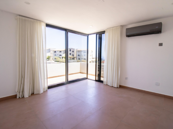 Esperanza El Tezal E;General ¡Oportunidad de Inversión en Cabo San Lucas! ✨🏡📍 Maresia Condos - El Tezal HillsDescubre una excelente oportunidad para vivir o invertir en una de las zonas con mayor crecimiento y plusvalía de Cabo San Lucas. Estos condominios de 1 recámara y 1 baño son ideales para parejas, profesionistas o inversionistas que buscan generar ingresos por renta.Ubicados en la exclusiva comunidad planeada Sabina, a solo 10 minutos de Costco, Walmart, escuelas y hermosas playas públicas.✅ 1 recámara | 1 baño✅ Vistas a la montaña✅ Cocineta y closets básicos✅ Opciones de equipamiento disponibles💵 Formas de pago:• 35% de enganche• Financiamiento directo hasta 5 años• Se aceptan créditos hipotecarios – 106 SABINA RESIDENCIAL, Cabo Corridor, BS