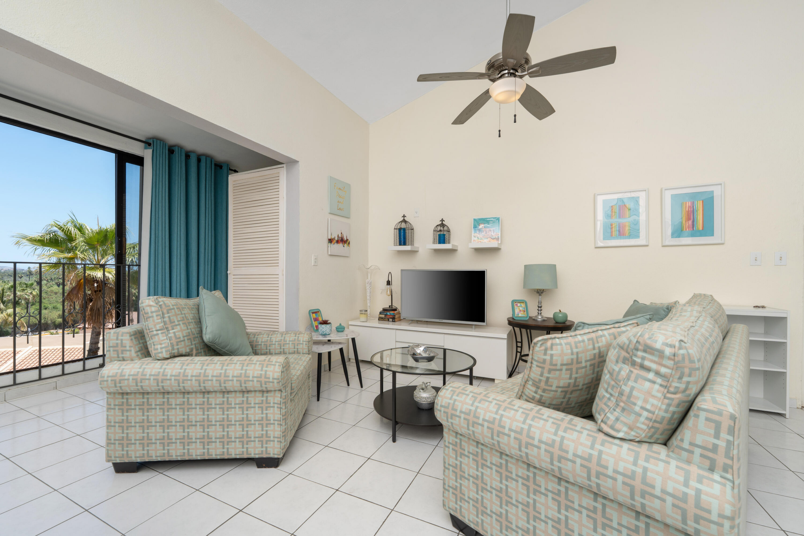 Esperanza Laguna Vista Bright and inviting 1 bedroom condo with beautiful ocean and Estero for sale