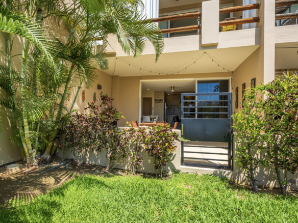 Esperanza Mirador Discover the perfect blend of comfort, convenience, and investment potential in this beautifully maintained 1-bedroom, 2-bath ground-floor condo in El Mirador, located in the highly desirable Fonatur neighborhood of San José del Cabo. Enjoy resort-style amenities including a pool, hot tub, gym, elevator, covered parking, and storage. This dog-friendly condo has 24/7 gated security. It's just a short walk to grocery stores, restaurants, bars, the movie theater, hospital, the park, the Thursday Art Walk, and more. With friendly neighbors, an established rental history, and an unbeatable walkable location, this condo is ideal as a full-time residence, vacation home, or income-producing investment. – Maldivas, Cabo Corridor, BS