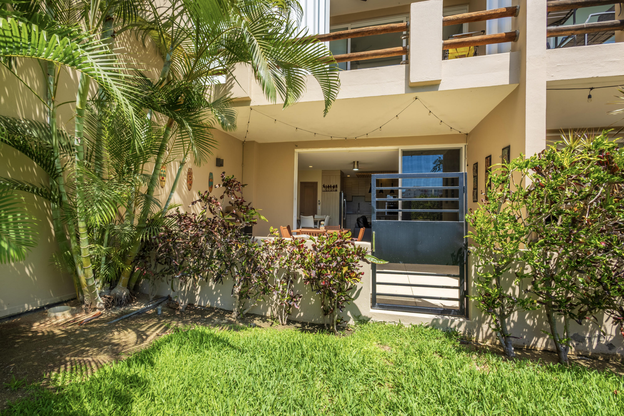 Esperanza Mirador Discover the perfect blend of comfort, convenience, and investment potential in this beautifully maintained 1-bedroom, 2-bath ground-floor condo in El Mirador, located in the highly desirable Fonatur neighborhood of San José del Cabo. Enjoy resort-style amenities including a pool, hot tub, gym, elevator, covered parking, and storage. This dog-friendly condo has 24/7 gated security. It's just a short walk to grocery stores, restaurants, bars, the movie theater, hospital, the park, the Thursday Art Walk, and more. With friendly neighbors, an established rental history, and an unbeatable walkable location, this condo is ideal as a full-time residence, vacation home, or income-producing investment. – Maldivas, Cabo Corridor, BS