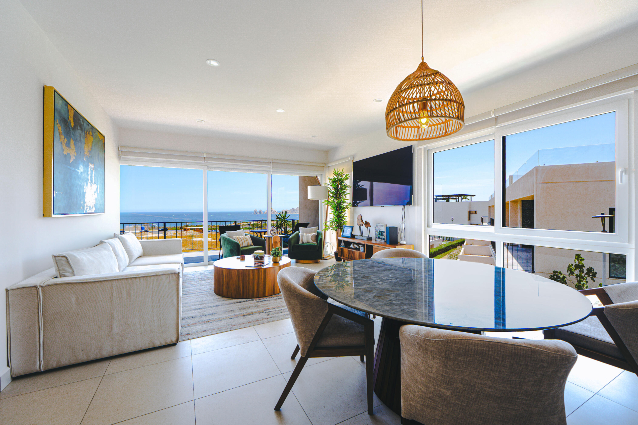 Esperanza Cuatrovientos E2-201 is the biggest condo in the whole complex. Having a ''million-dollar'' for sale