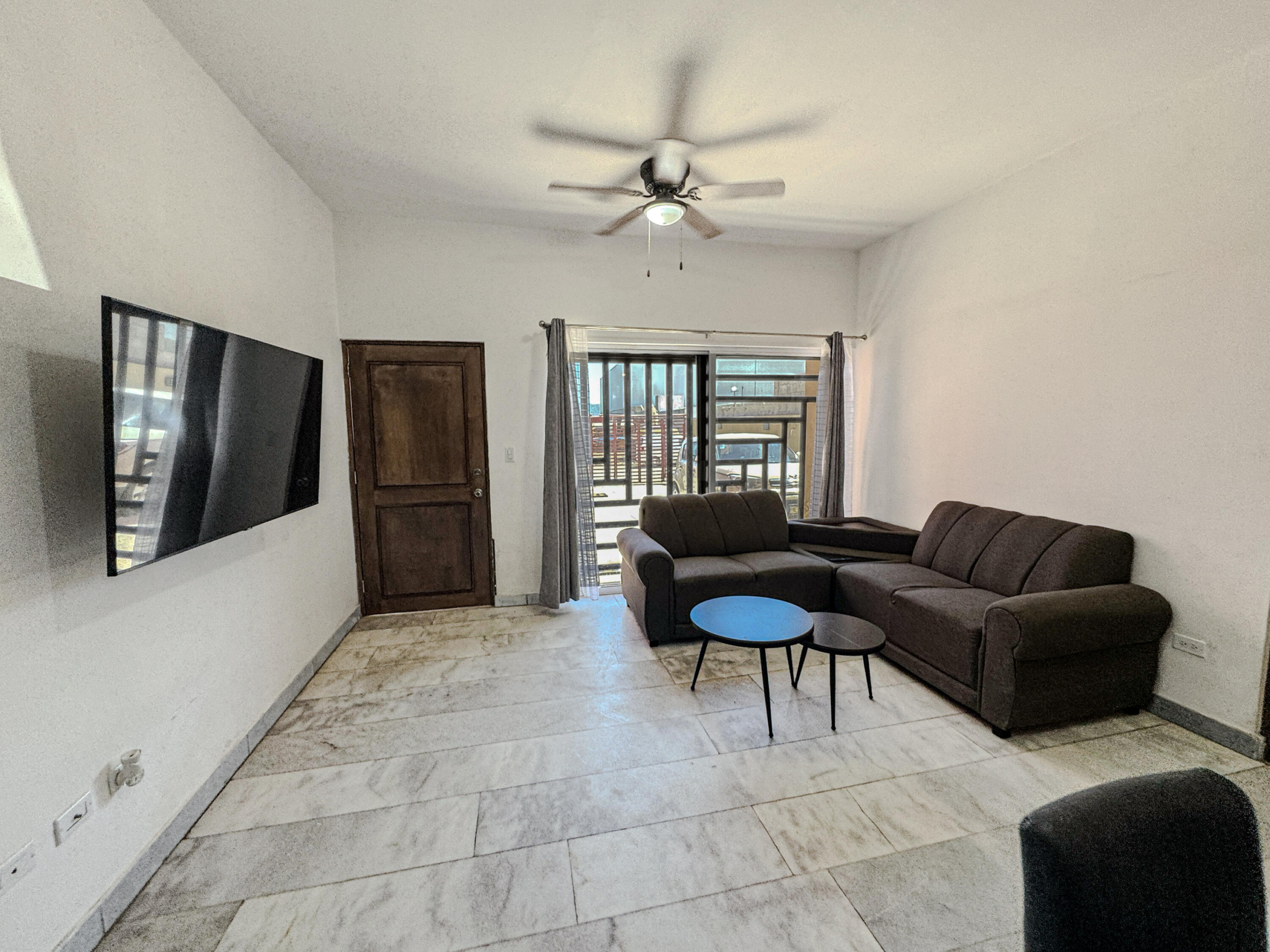 Esperanza Brisas Del Pacifico E First-floor condo in Departamentos Violeta, located in the growing Cabo San Lucas North area. This move-in-ready home offers 3 bedrooms, 2 bathrooms, a bright, functional layout, and is ideal as a primary residence or long-term rental investment. Just 5 minutes from Plaza Patios, with convenient access to hospitals, supermarkets, schools, restaurants, and essential services.Condominio en planta baja en Departamentos Violeta, ubicado en la zona de crecimiento de Cabo San Lucas Norte. Cuenta con 3 recámaras, 2 baños, distribución funcional y excelente iluminación natural. Ideal para vivir o como inversión para renta a largo plazo. A solo 5 minutos de Plaza Patios, con fácil acceso a hospitales, supermercados, escuelas, restaurantes y servicios. for sale