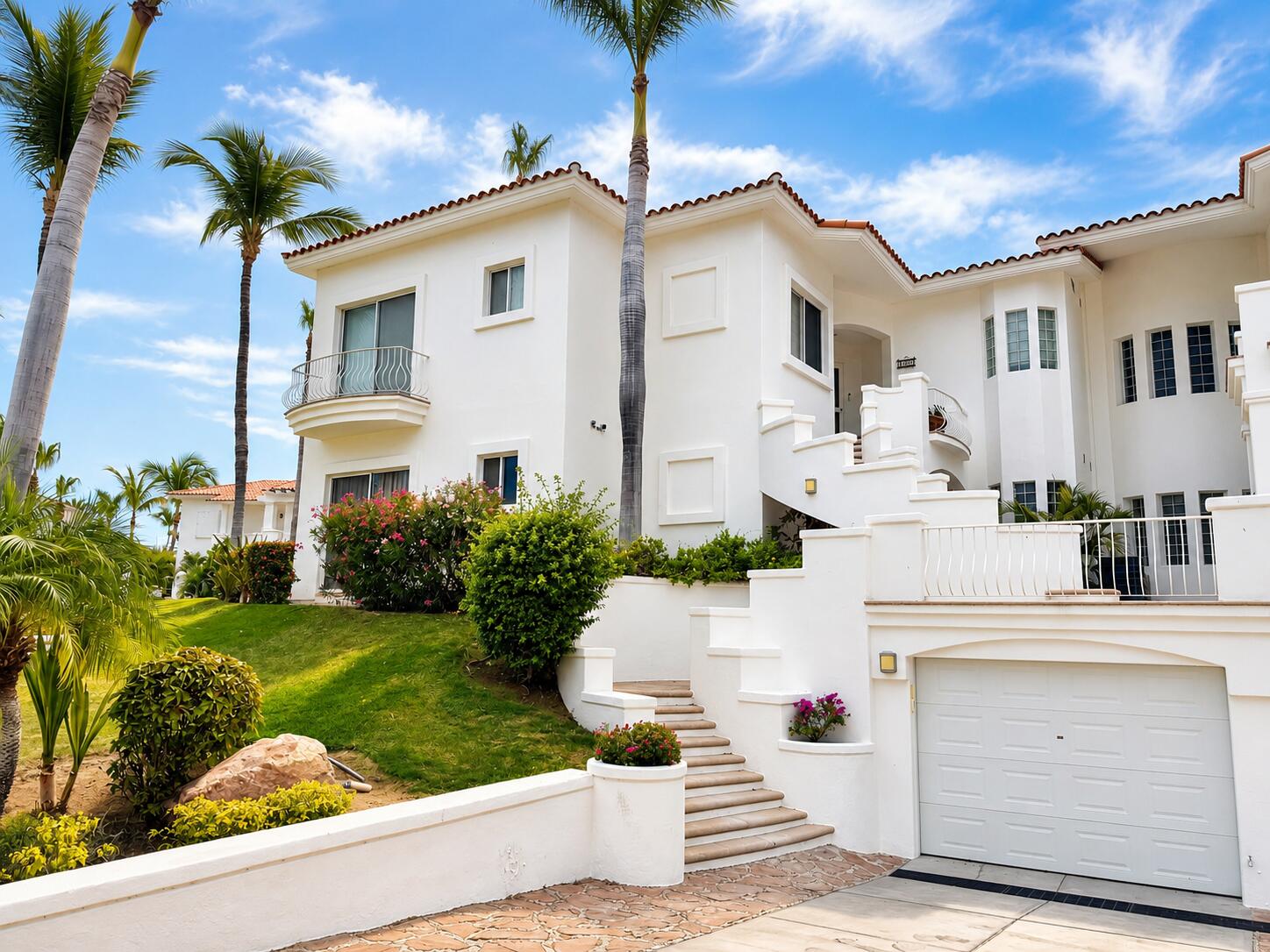 Esperanza Villas De Oro Experience effortless luxury in Villas de Oro, a spacious 3-bedroom, ground-floor corner residence in the exclusive Palmilla community. Perfectly positioned along the golf course, this exceptional home offers beautiful fairway for sale